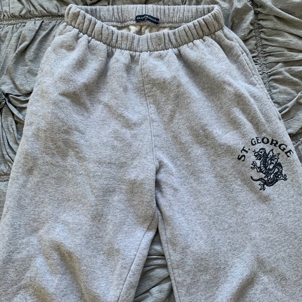 RARE Super Amazing Brandy Melville Rosa Sweatpants